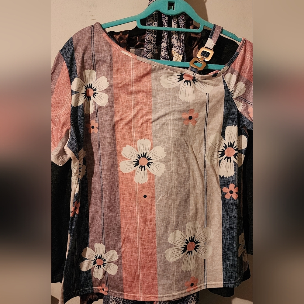 Elegant Floral Striped Blouse with Buckle Detail